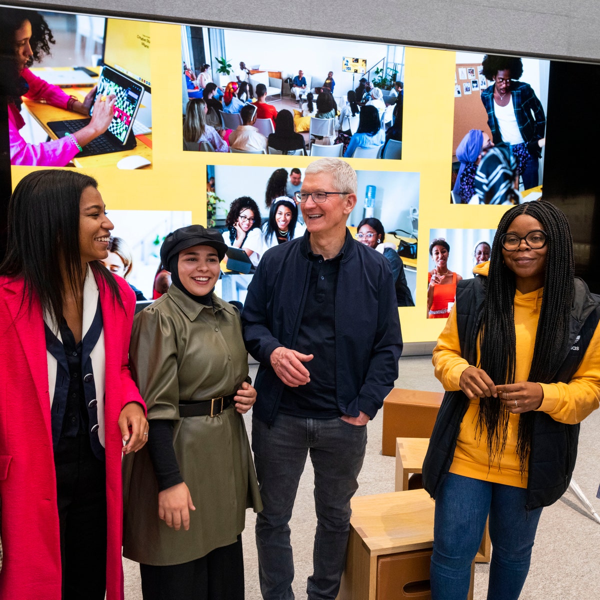 Tim Cook, CEO di Apple, e Michelle Ngonmo di Afro Fashion insieme a Milano per parlare di talento, inclusione e sogni