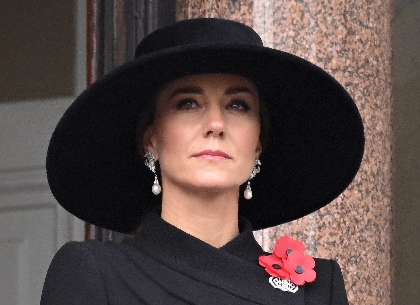 Kate Middleton durante il National Service of Remembrance. La nuova principessa di Galles ha indossato un coat dress di...