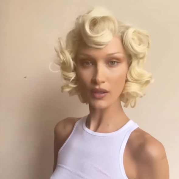 Bella Hadid bionda come Marilyn Monroe: il nuovo look con caschetto