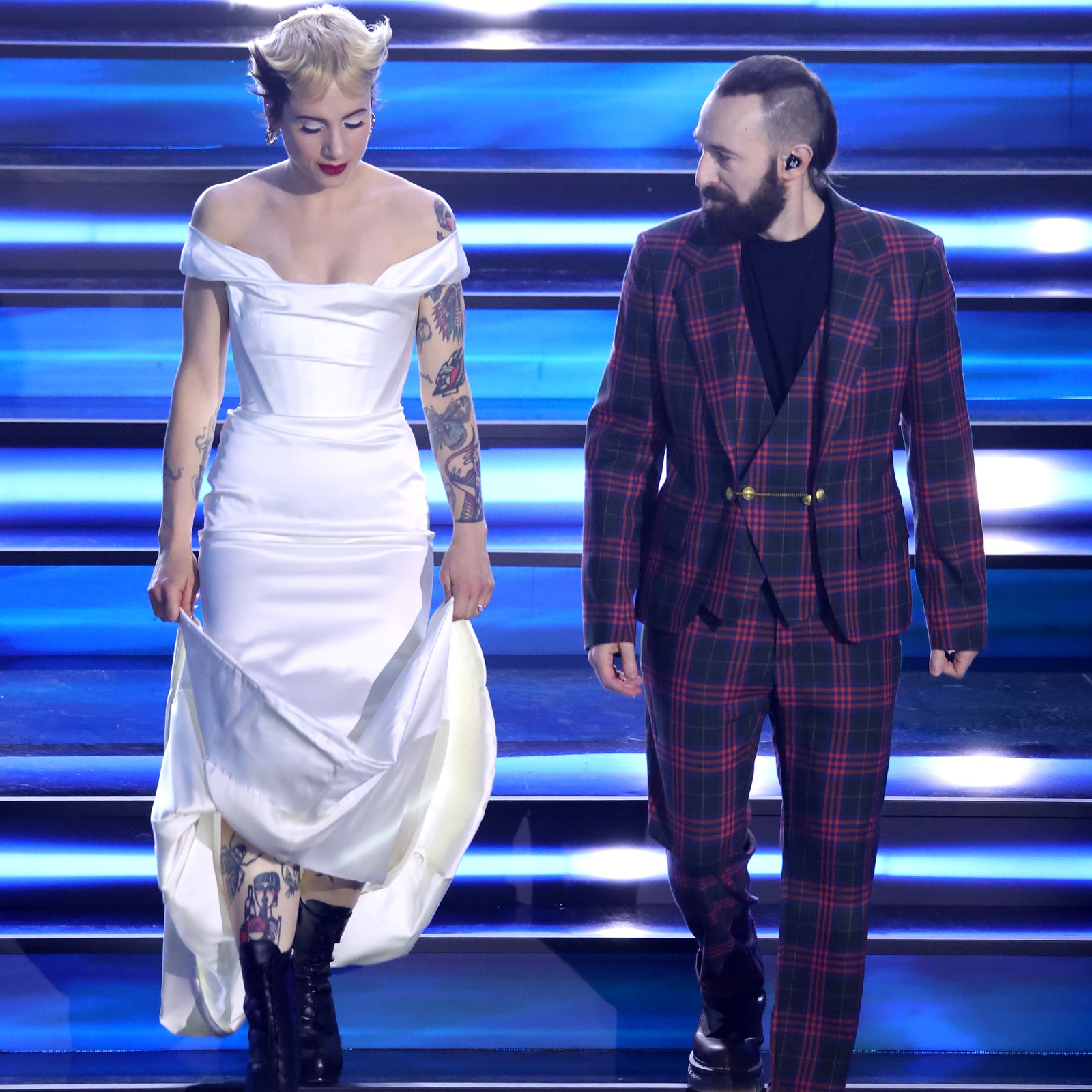 L'abito da sposa di Francesca dei Coma_Cose a Sanremo 2023 è il Vivienne Westwood più iconico, amato da tante star