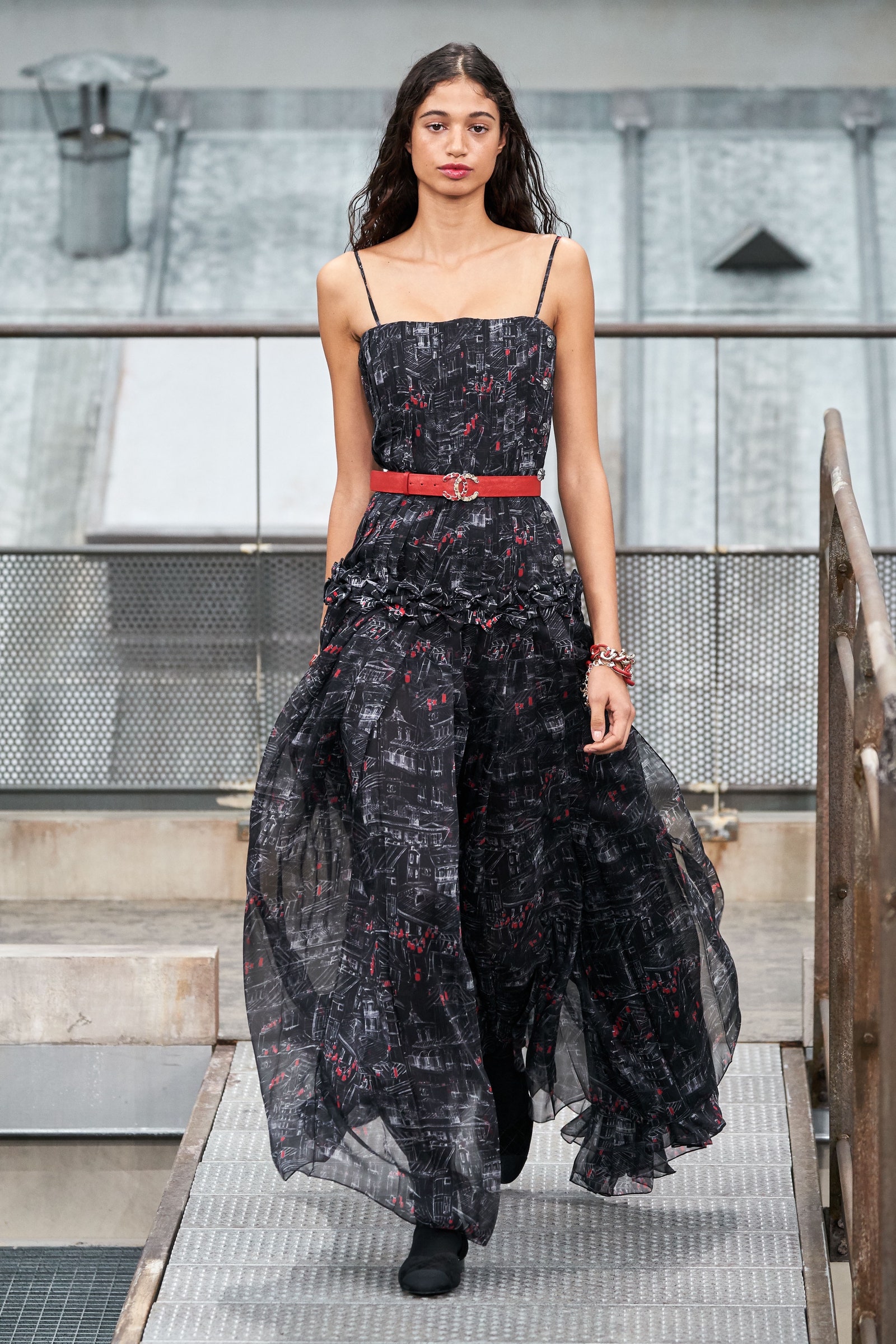 Malika El Maslouhi durante lo show Chanel primavera estate 2020