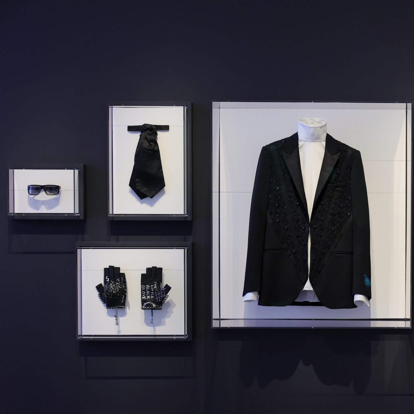 "Karl Lagerfeld: A Line of Beauty": in occasione del Met Gala 2023 una visita guidata alla mostra del Costume Institute