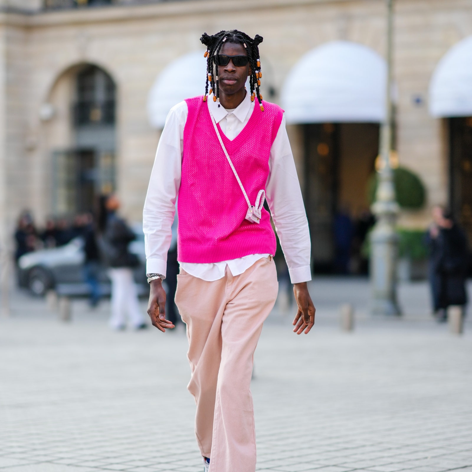 Il trend Barbiecore nella moda uomo dimostra che il rosa è (anche) un colore maschile