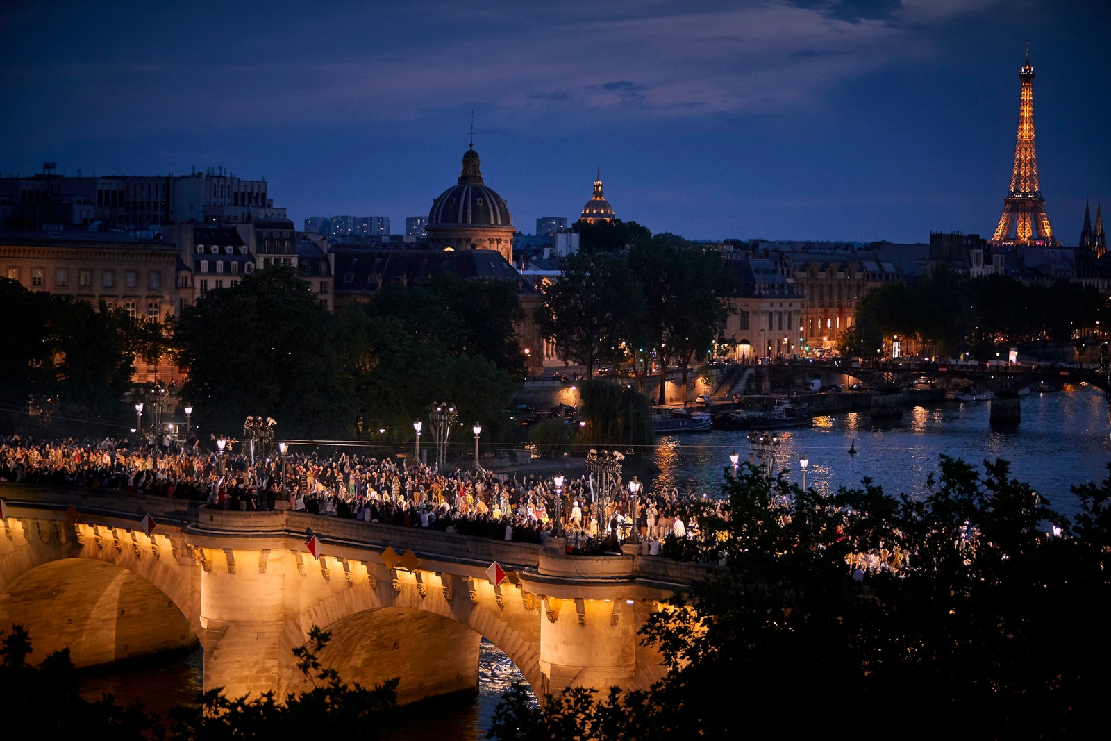 La passerella sul Pont Neuf  Louis Vuitton uomo Primavera Estate 2024