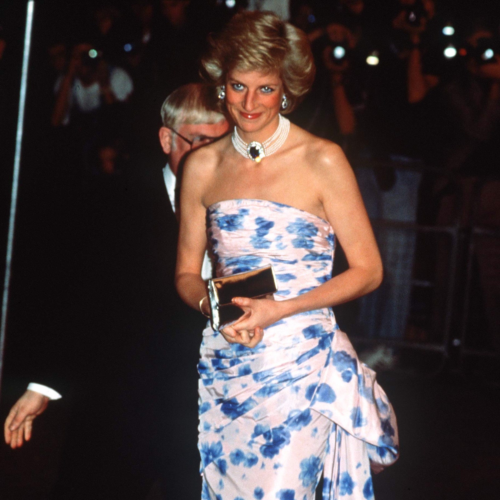 La passione di Lady Diana per le scarpe argento: tutti i look più belli con cui le ha indossate (precorrendo i trend)