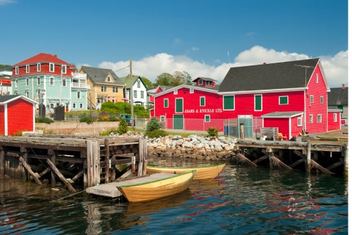 Un villaggio sulla costa della Nova Scotia in Canada