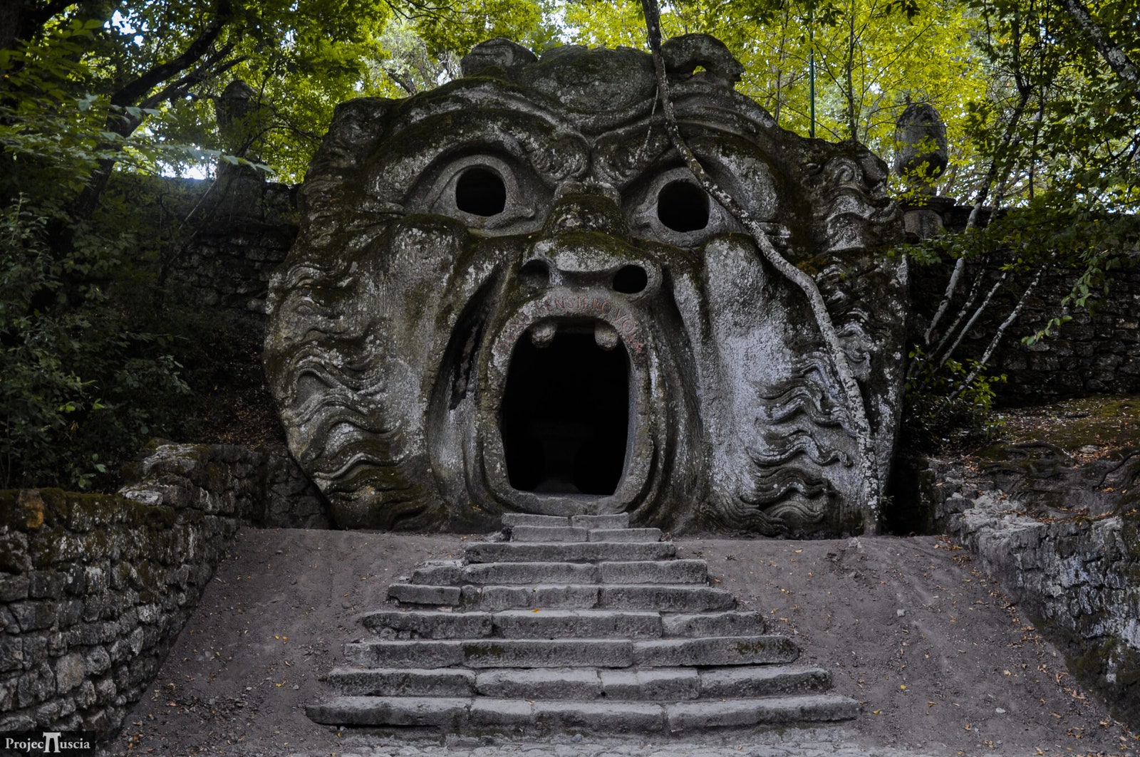 Una delle sculture del Parco dei Mostri a Bomarzo.