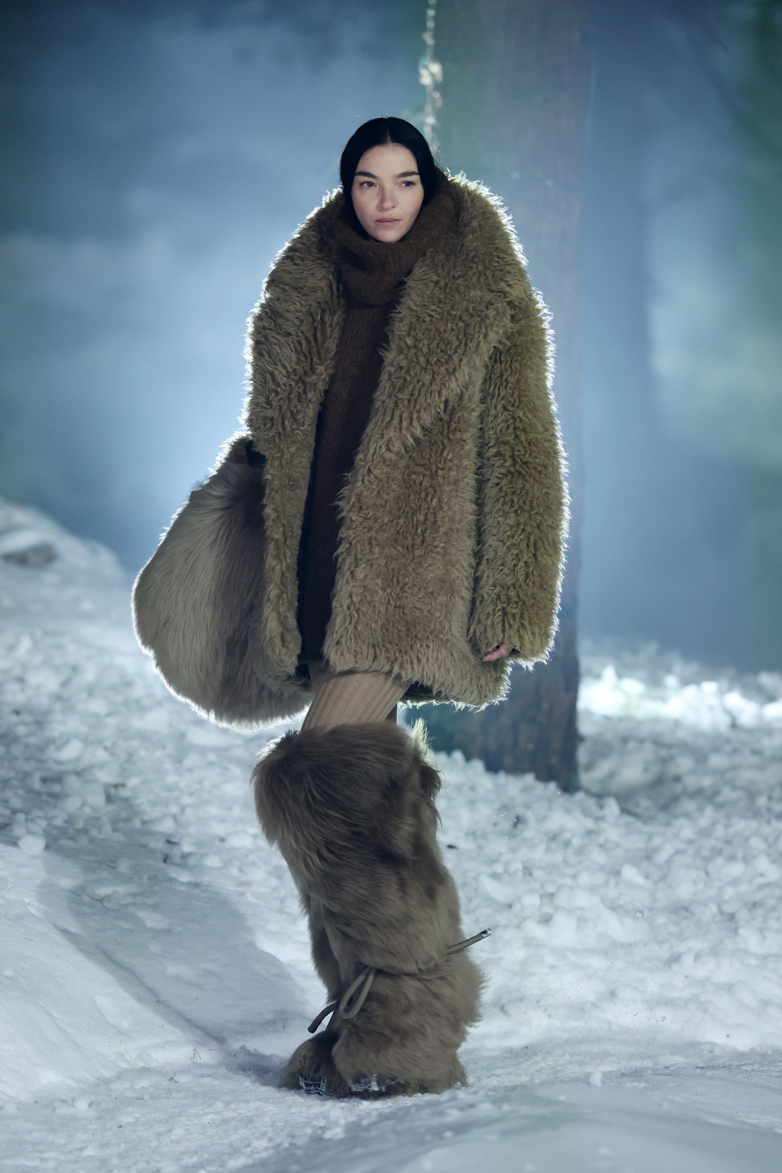 Mariacarla Boscono a St. Moritz per Moncler Grenoble autunno inverno 2024 2025