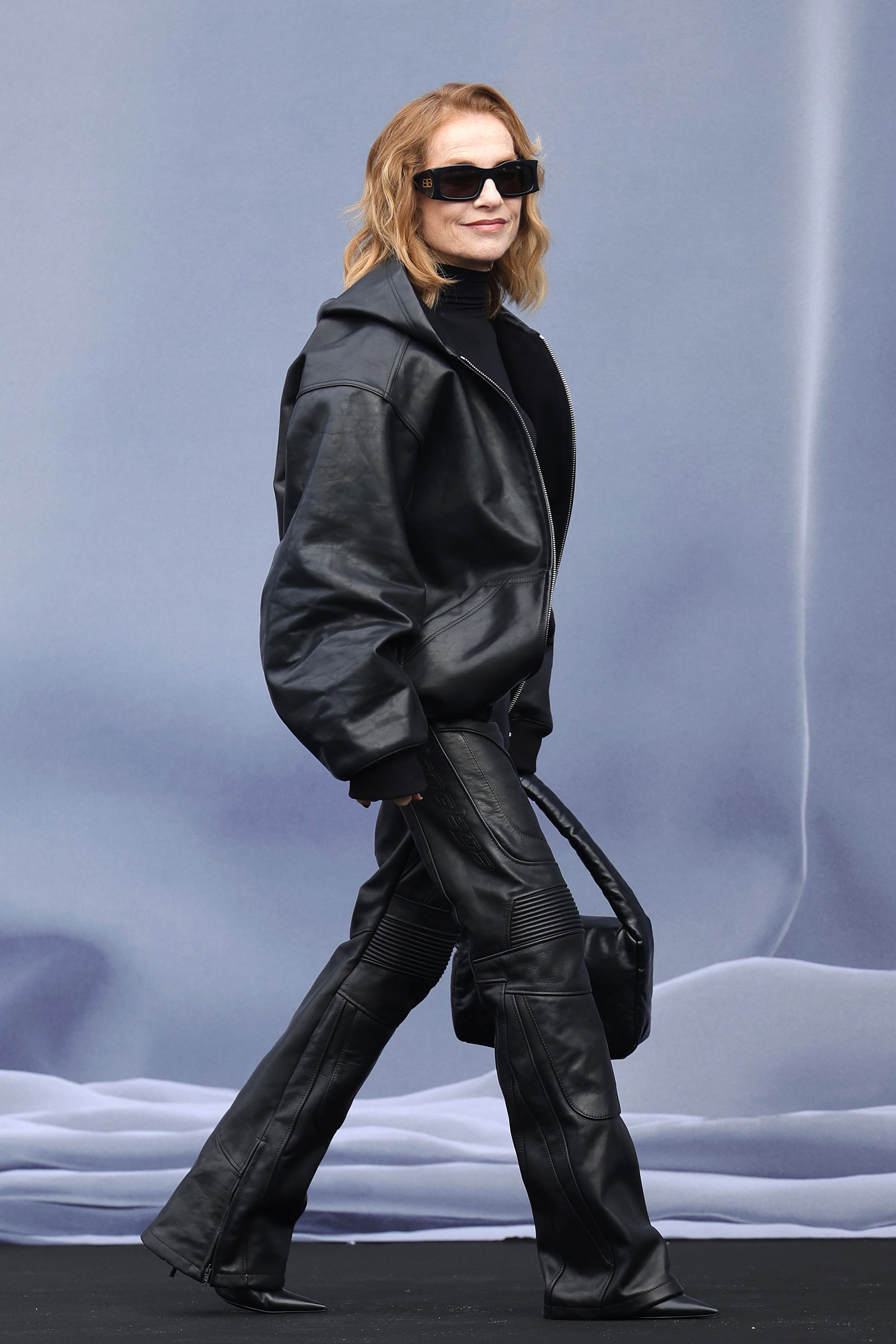 Isabelle Huppert  sfilata Balenciaga autunno inverno 2024 2025