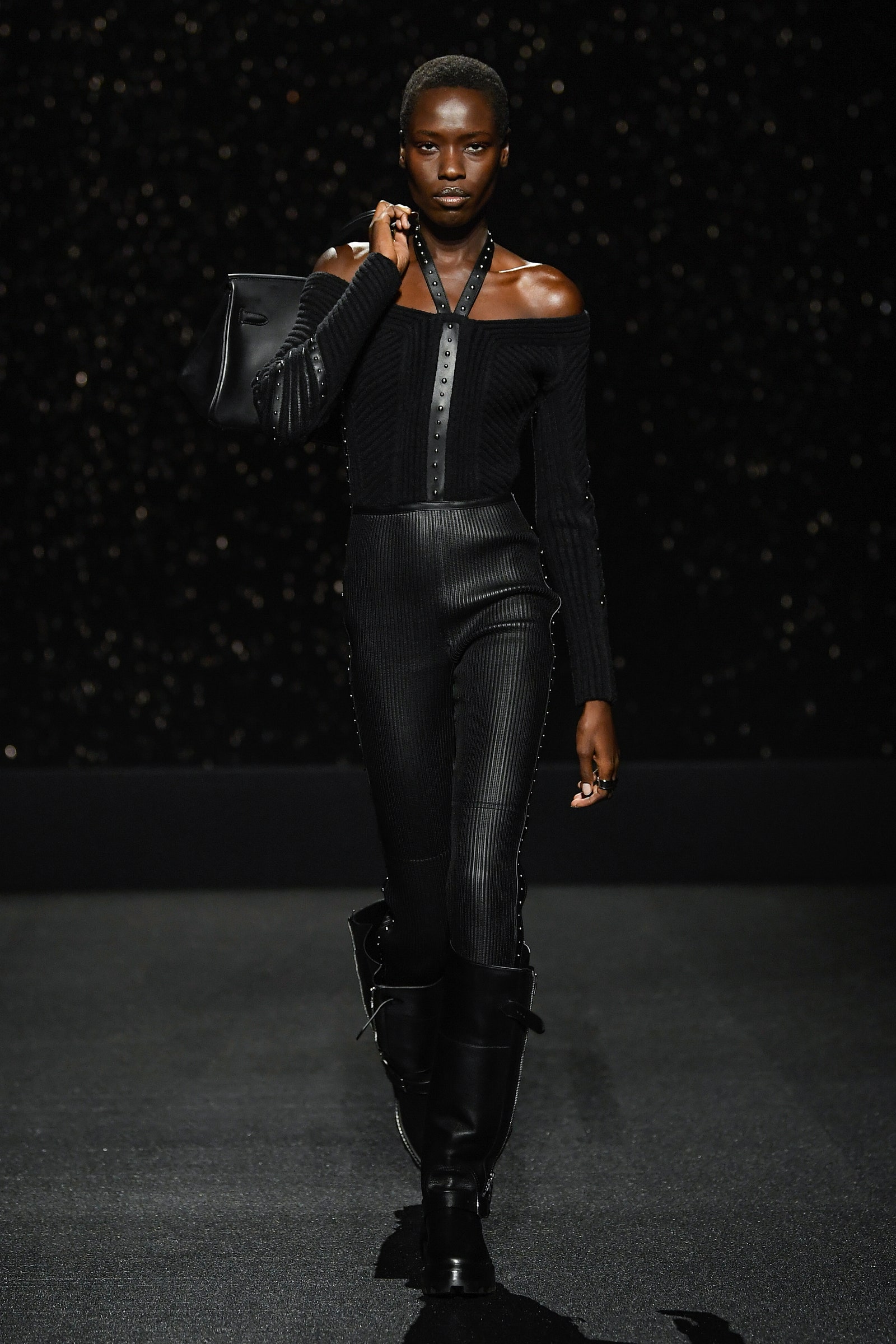 Model on the runway at HermÃ¨s RTW Fall 2024 as part of Paris Ready to Wear Fashion Week held at Garde RÃ©publicaine on...