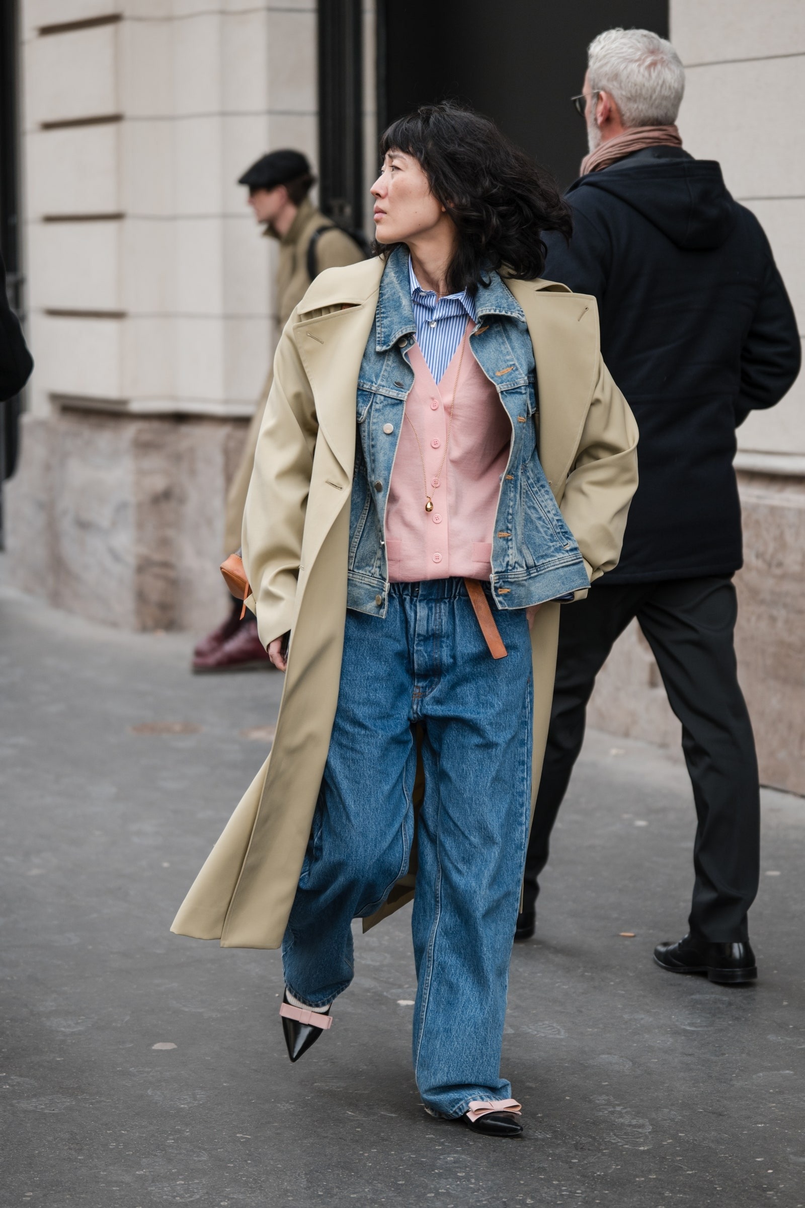 Come indossare i jeans baggy con insospettabile eleganza in 7 outfit di stile