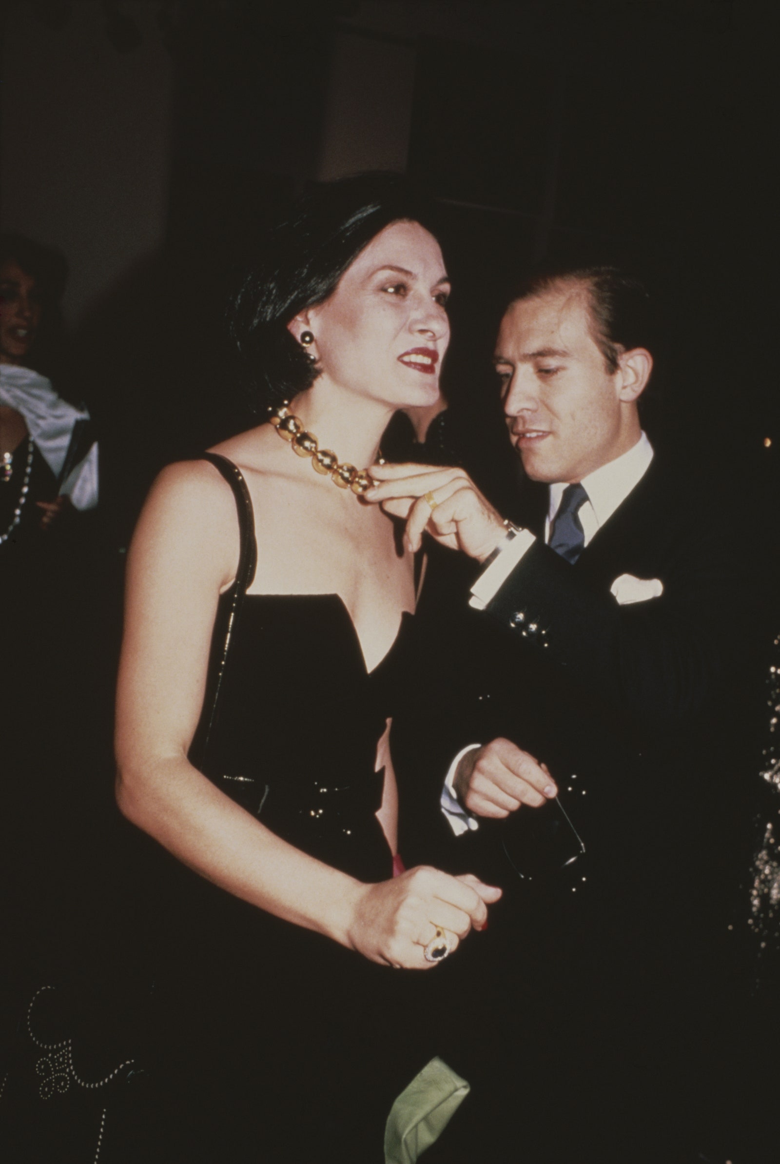 Paloma Picasso con il marito Raphael LopezSanchez al Met Gala al Metropolitan Museum of Art New York 1989