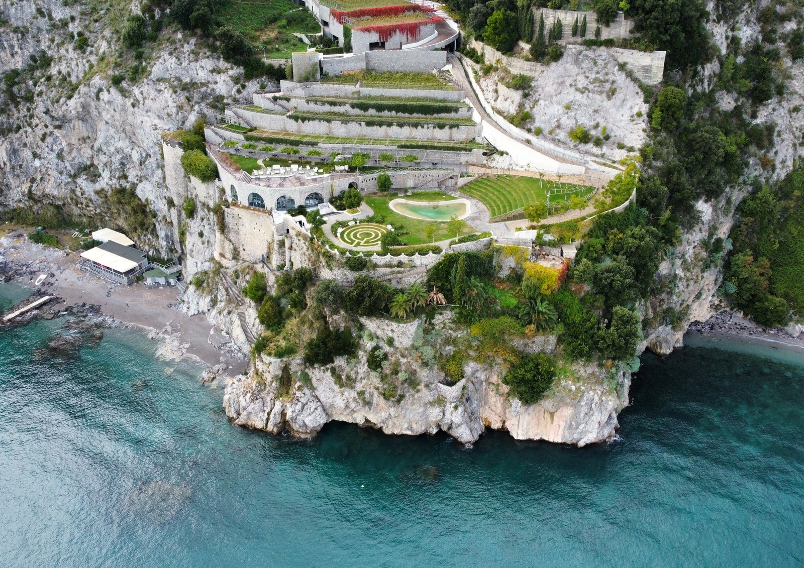 Dalla Riviera alla Costiera abbiamo scoperto i 10 beach club più unconventional d'Italia