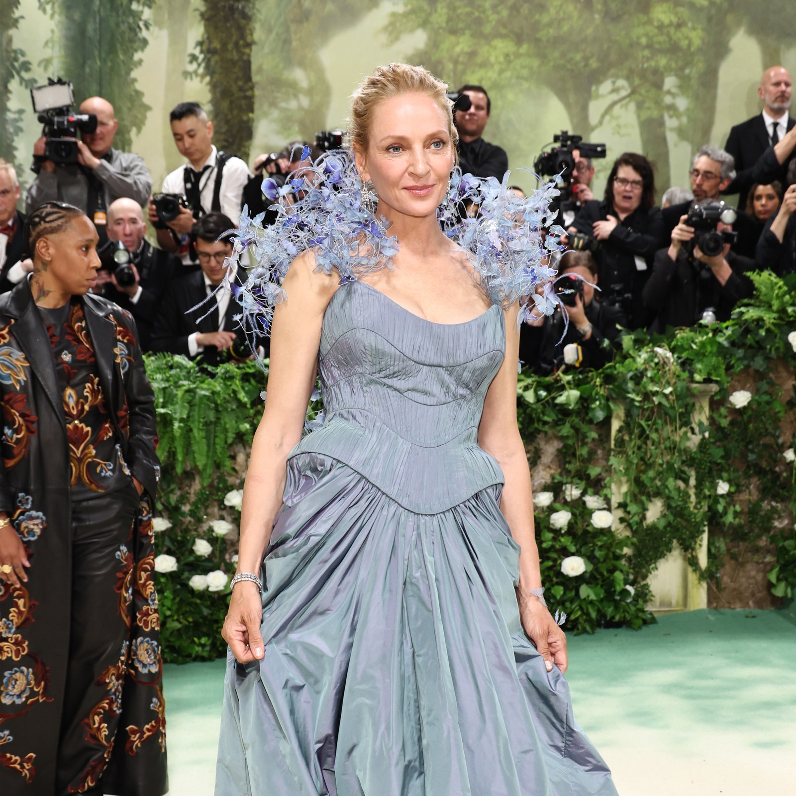 Uma Thurman veste i panni di una farfalla estinta al Met Gala 2024 grazie a Tory Burch