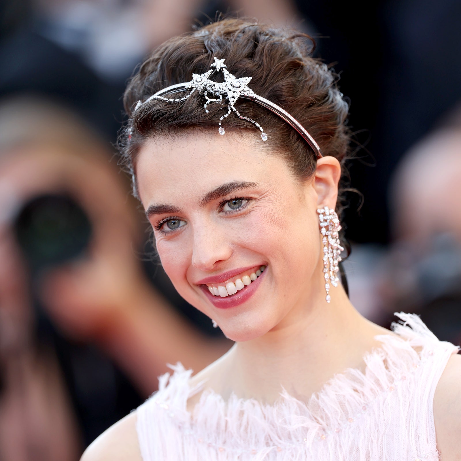 Margaret Qualley al Festival di Cannes 2024, il look principessa di Chanel