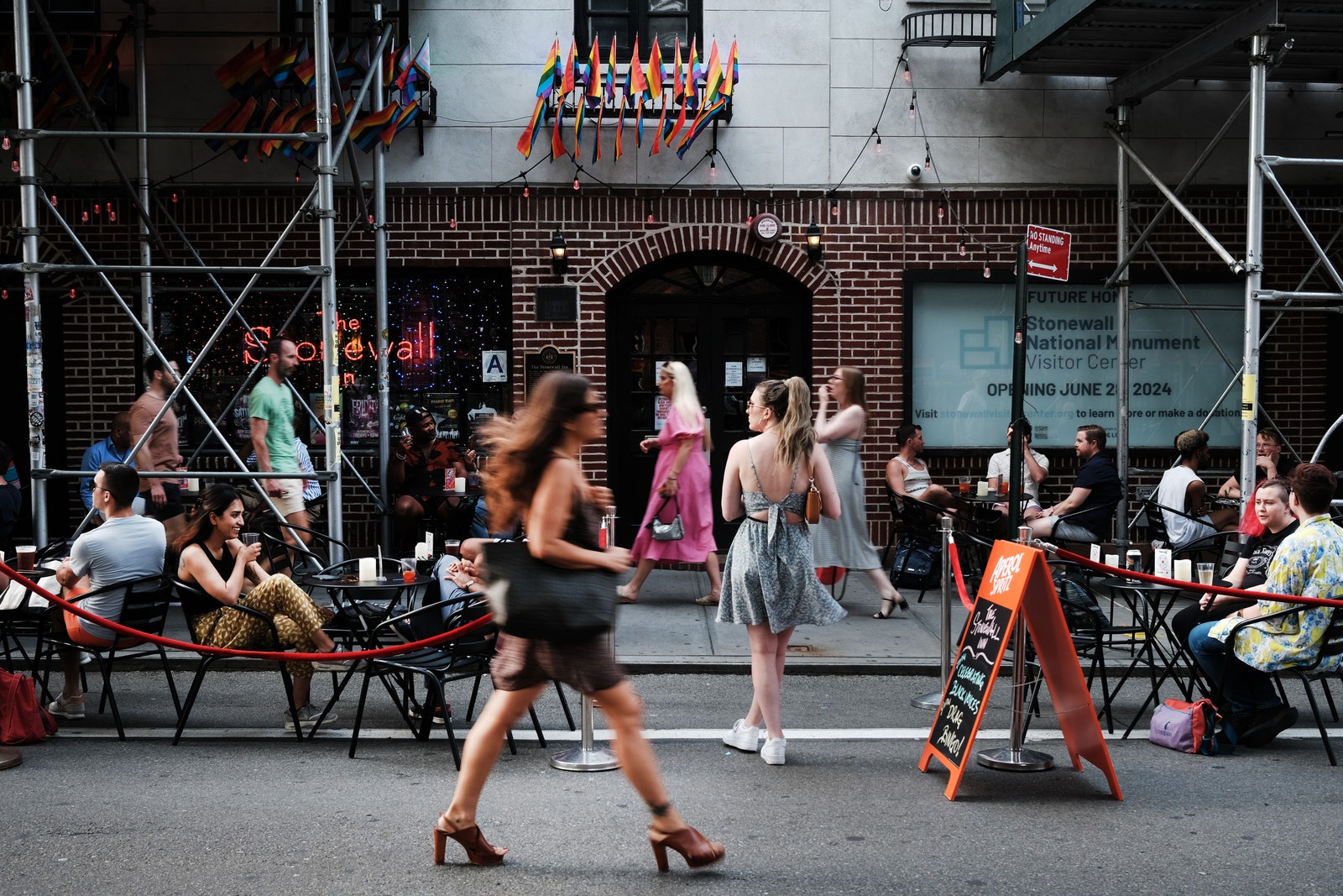 L'ingresso dello Stonewall Inn in Christopher Street