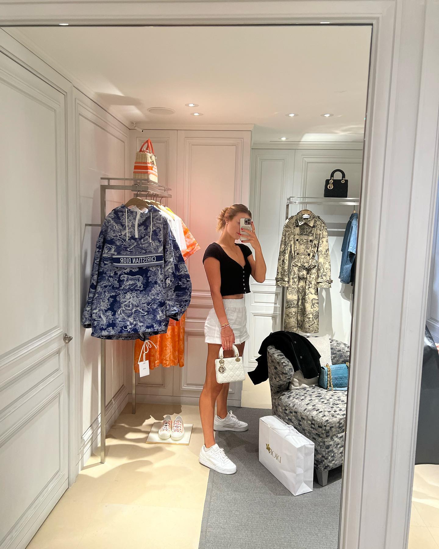 Nella boutique Dior di Milano