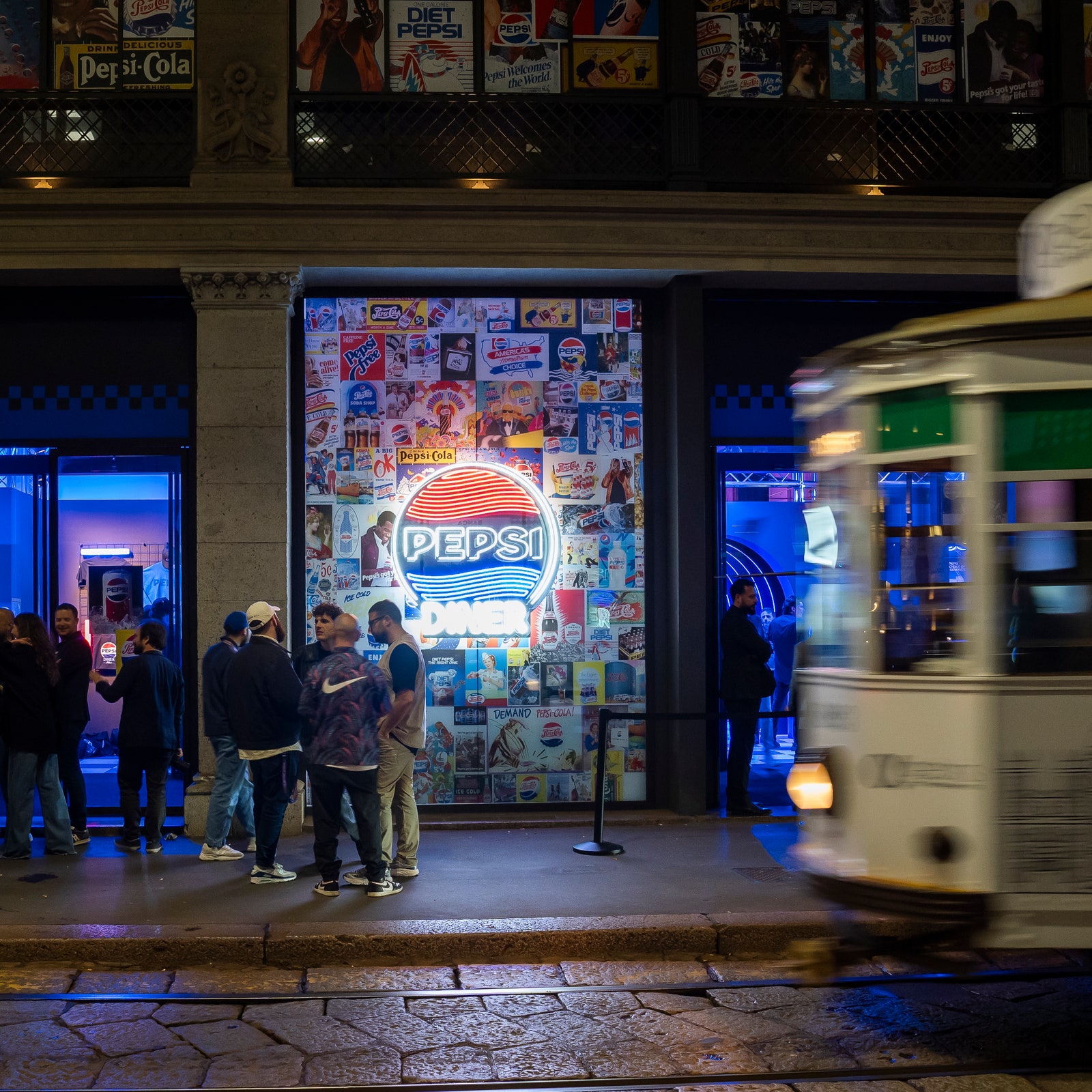 Pepsi si è rifatta il look (e l'ha celebrato con un diner americanissimo)