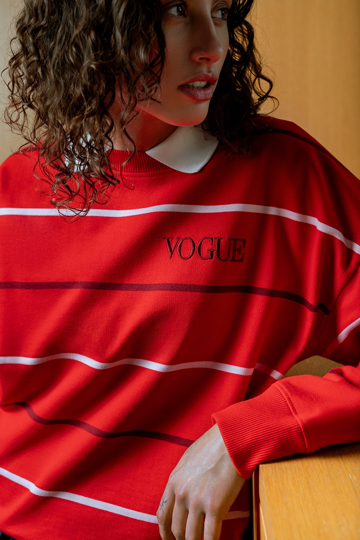 Felpa VOGUE Stripes Edition rossa a righe colorate