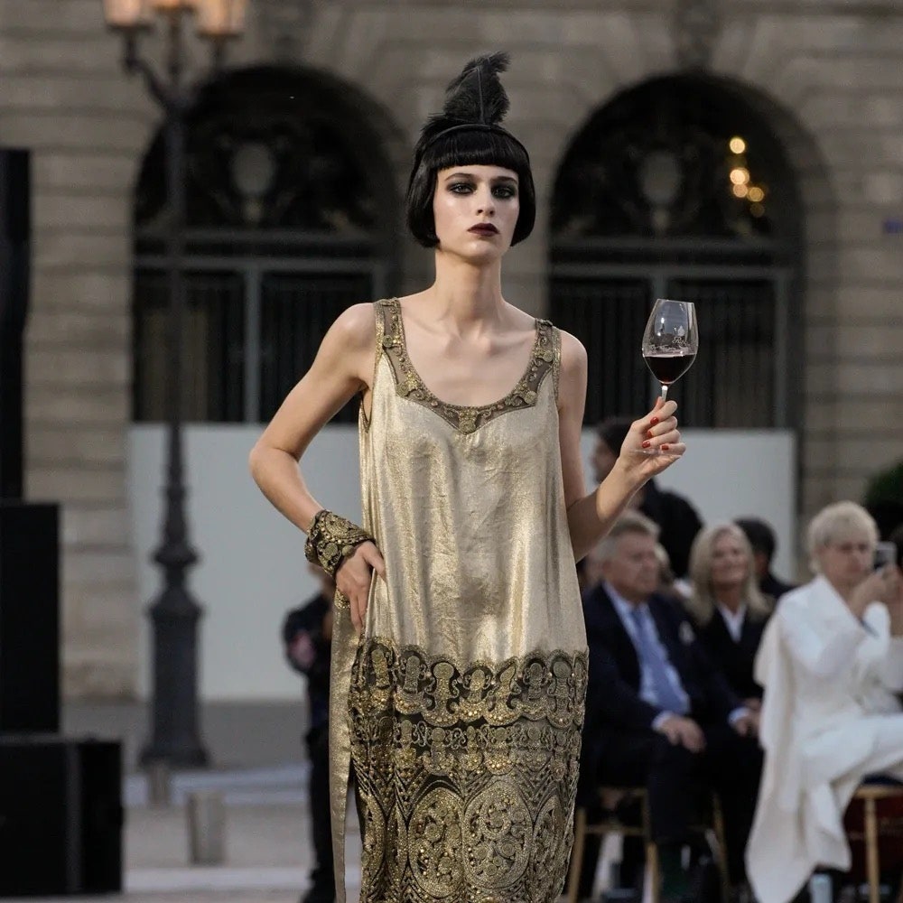 Chi è Loli Bahia, la modella franco-algerina dalla bellezza malinconica che ha aperto Vogue World: Paris