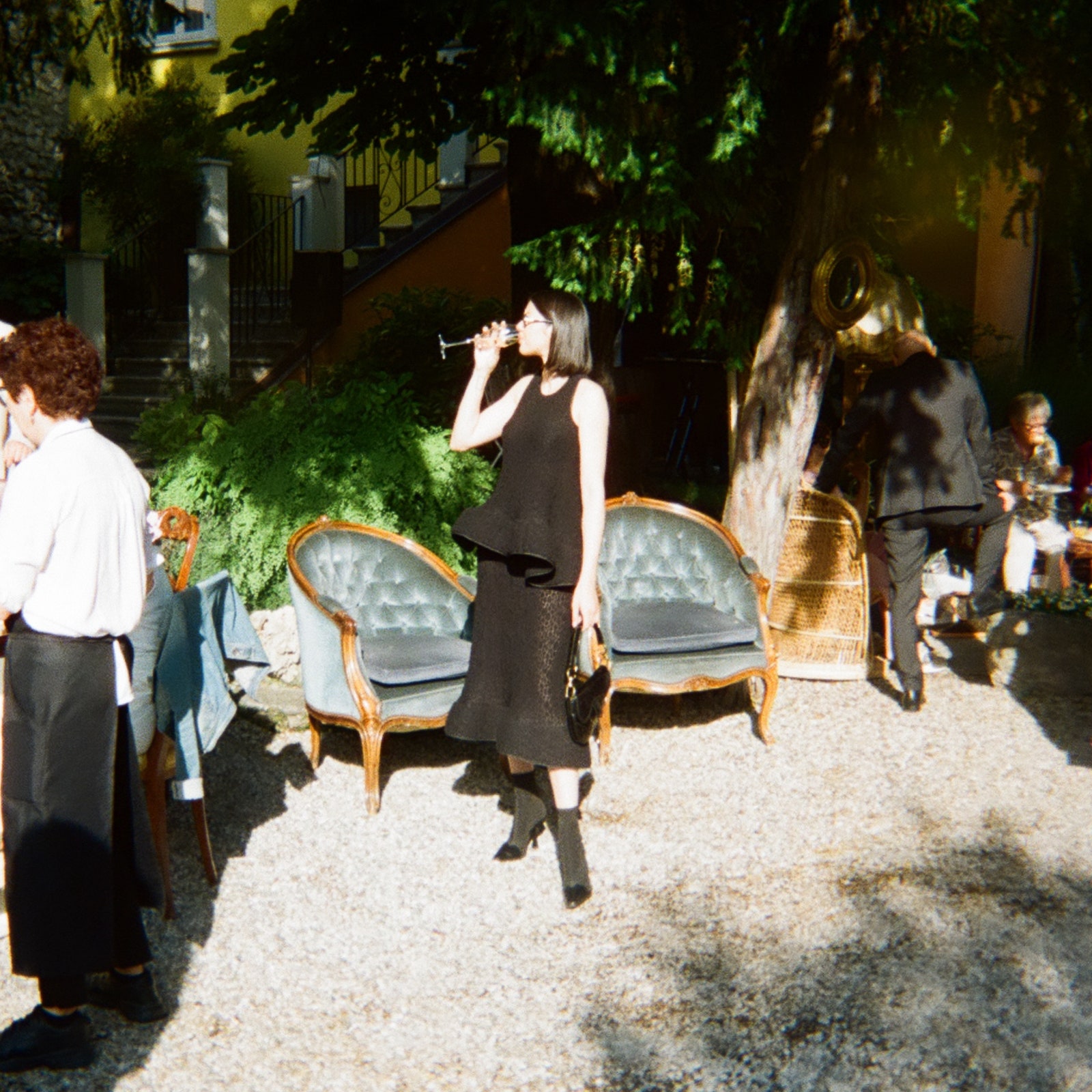 Ho partecipato a un matrimonio con un look d'archivio grazie al noleggio di abiti da cerimonia