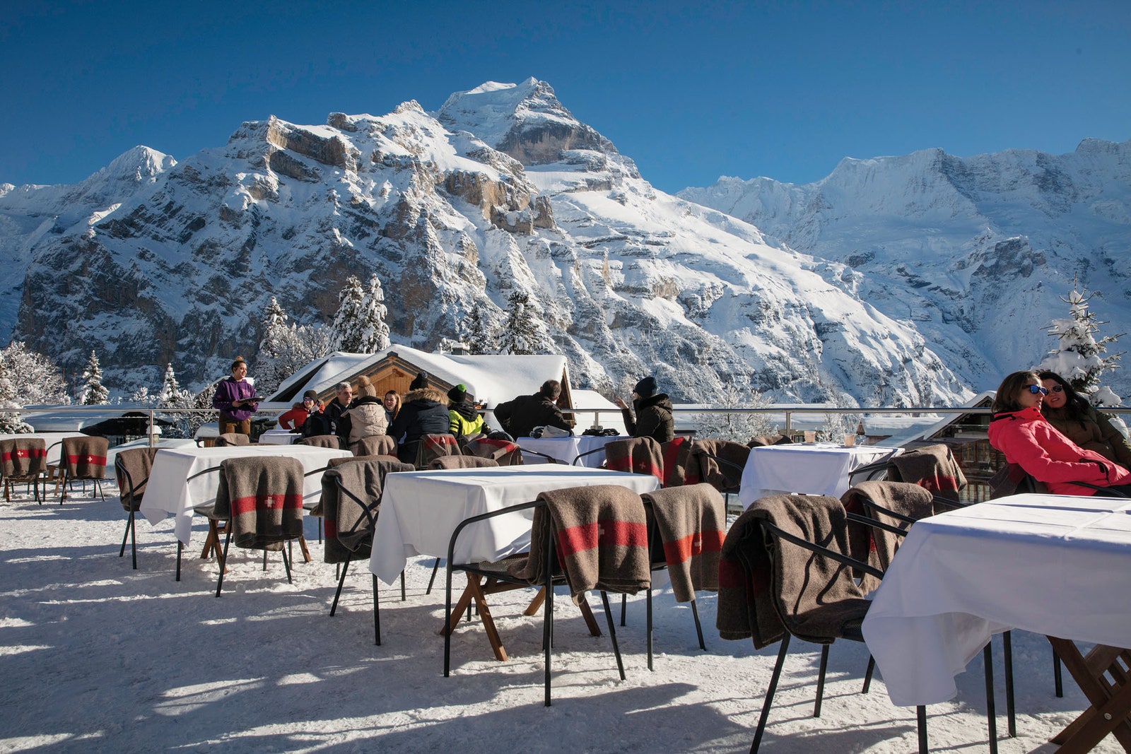 L'esterno dell'Hotel Drei Berge in Svizzera