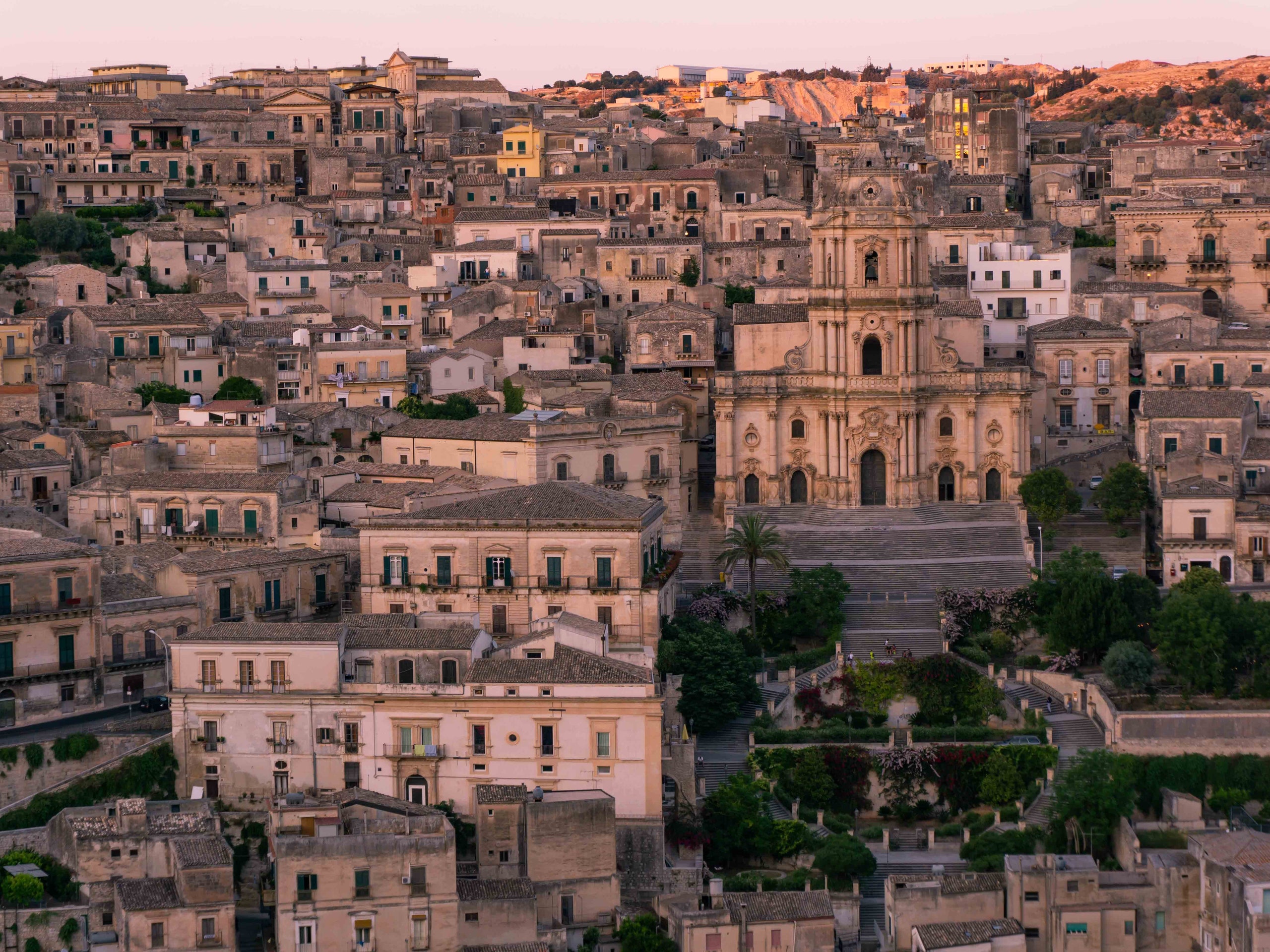 Viaggio di nozze nella Sicilia barocca. Varcando la soglia di residenze private e dormendo nelle masserie rivisitate