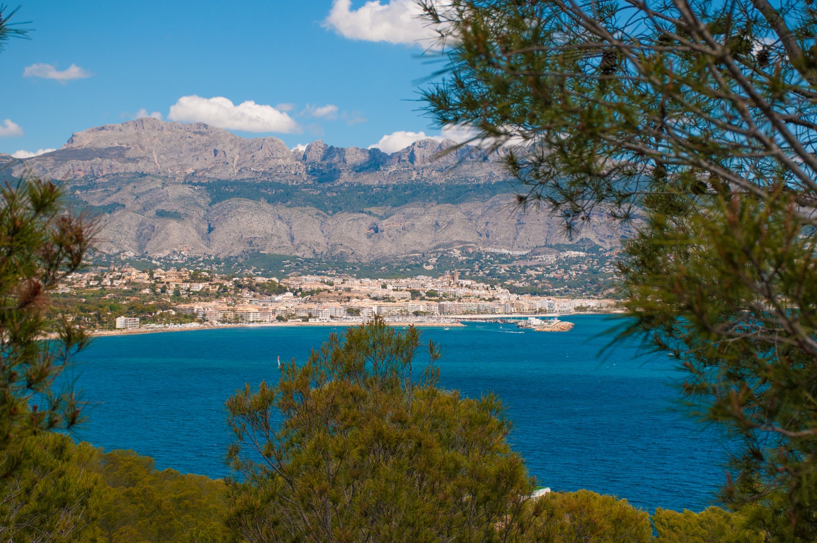 Vista dalla Sierra Helada con sullo sfondo la cittadina di Altea