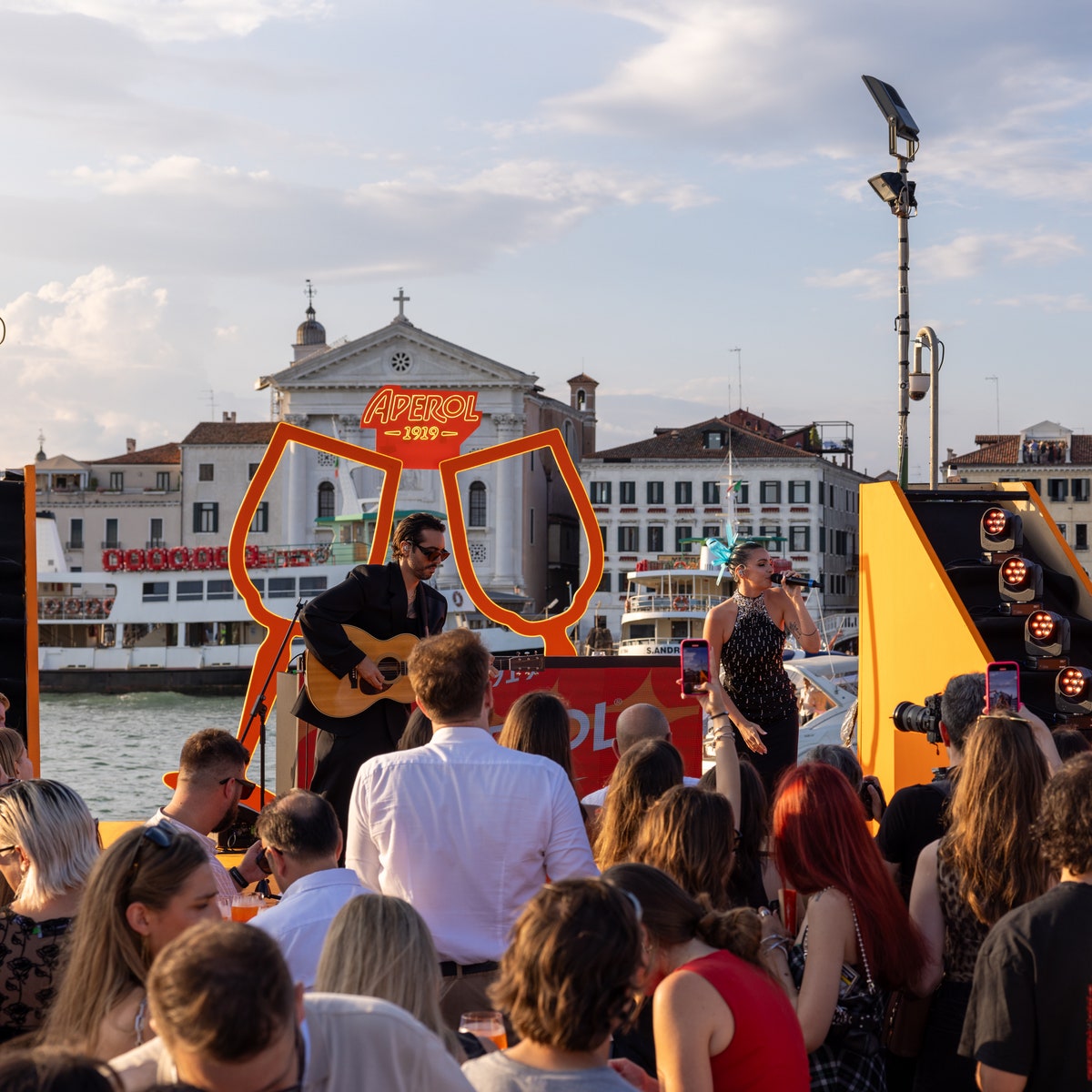 I fuochi catartici del Redentore a Venezia, tra Aperol Spritz e il compleanno di Rose Villain