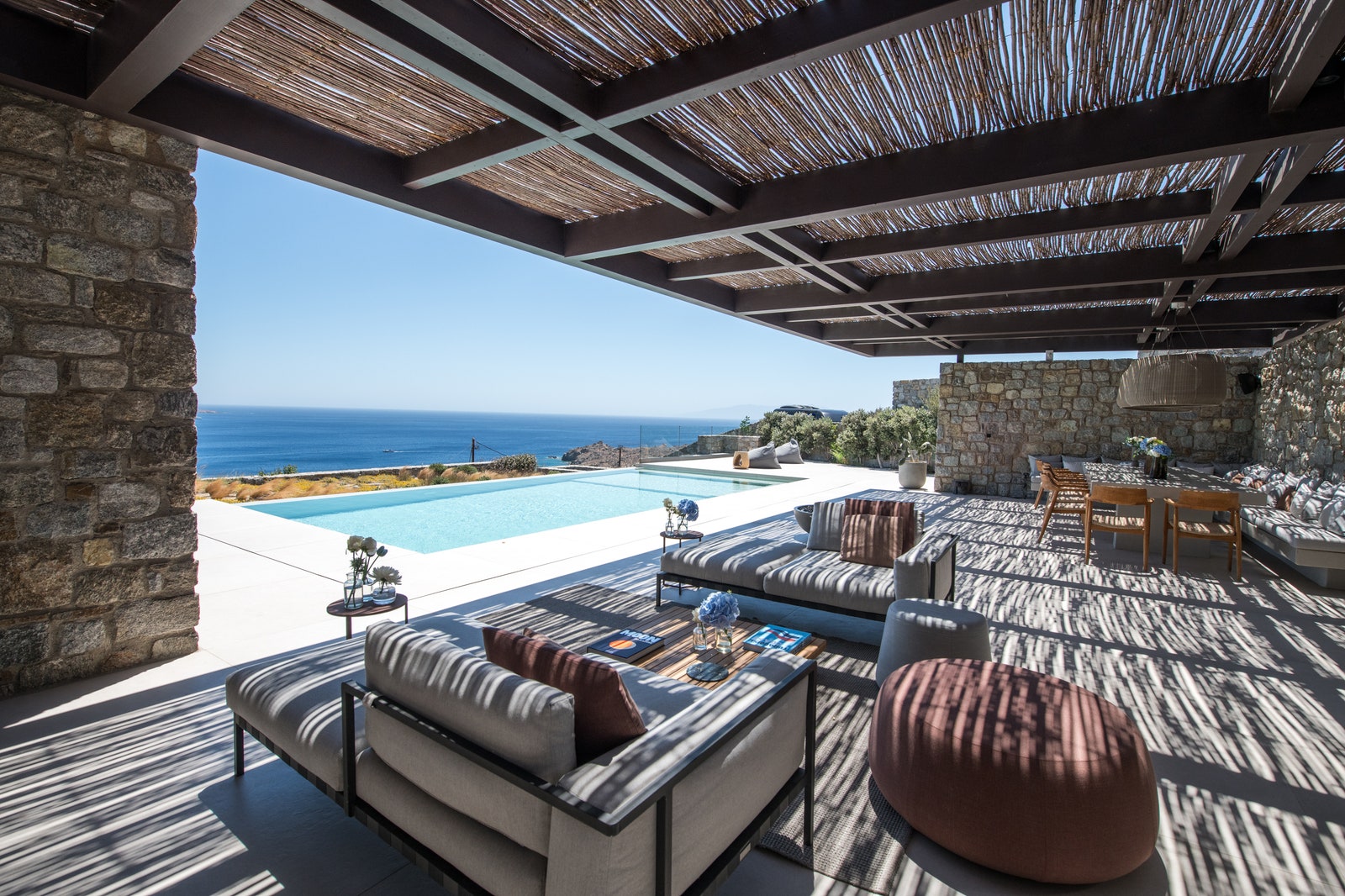 Celestial Collection Range Rover apre la house a Mykonos