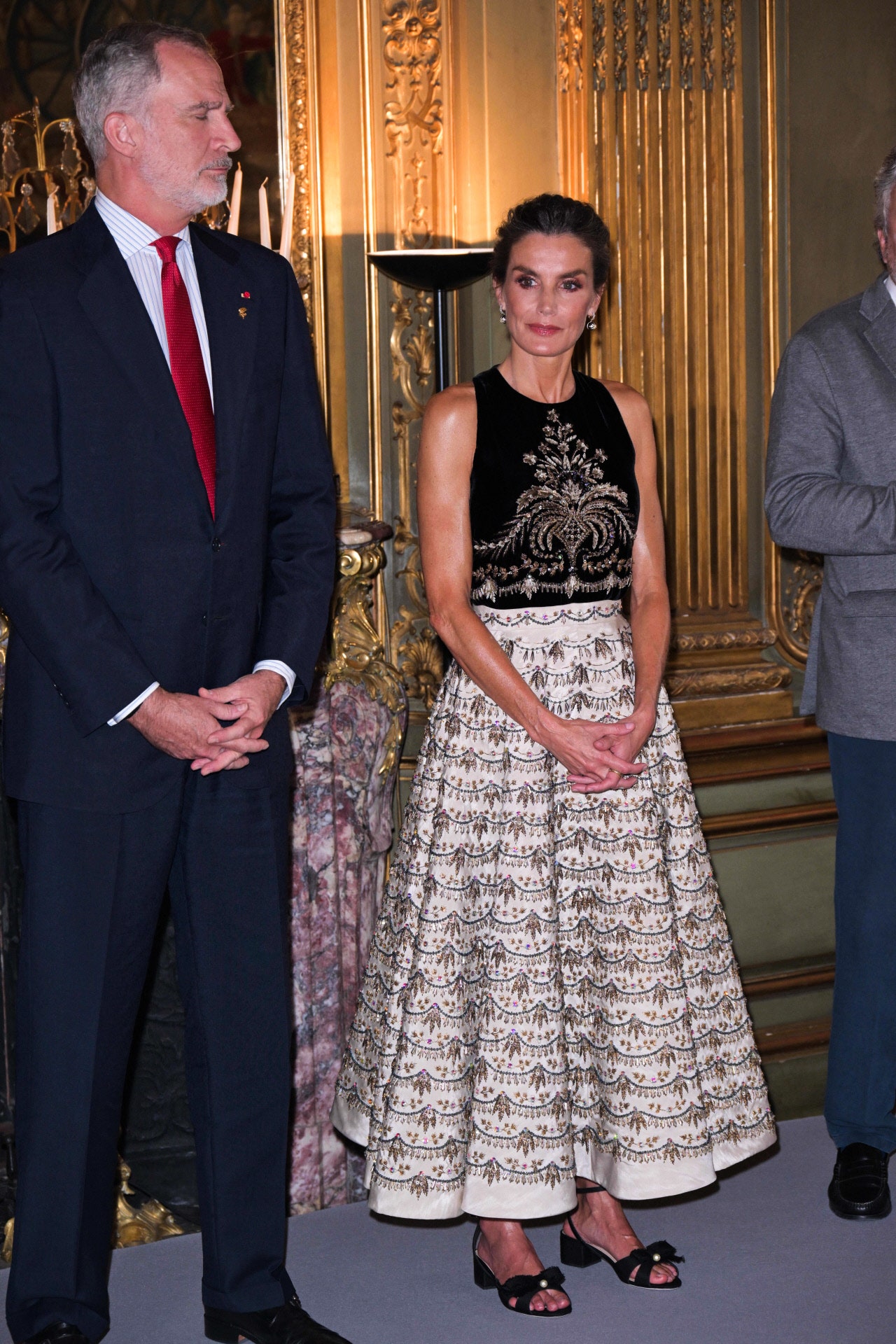 La reina Letizia con un vestido de Dior en el preludio de los Juegos Olímpicos de París 2024