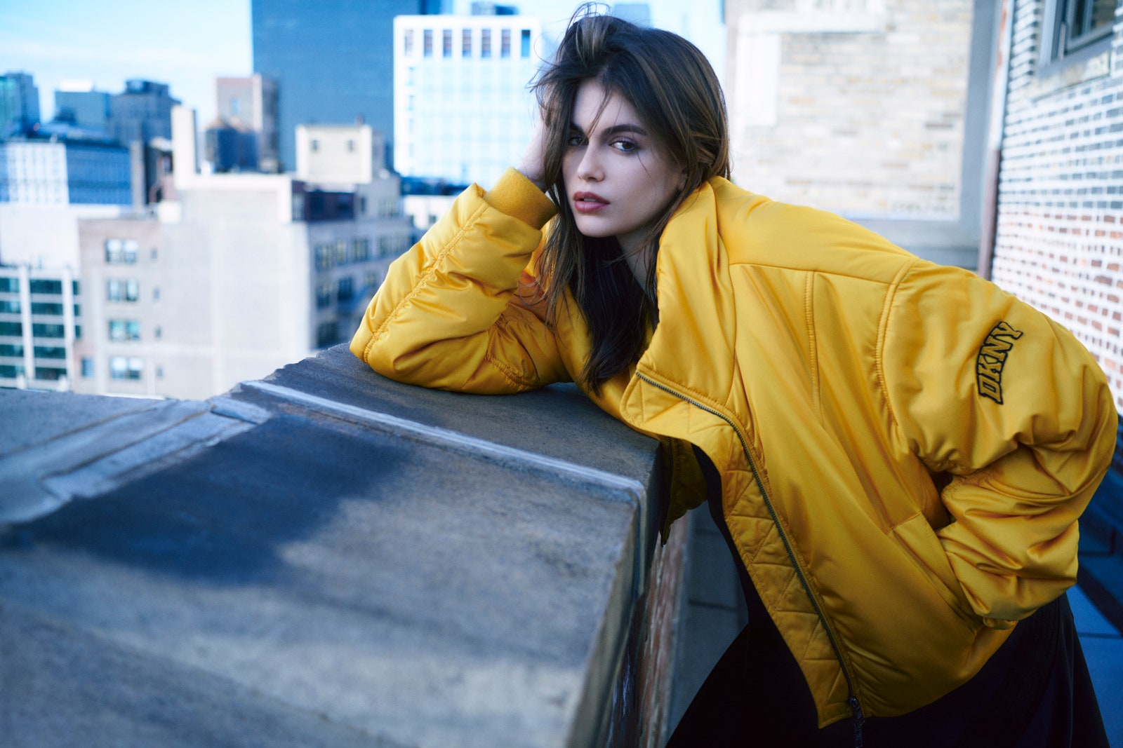 La campagna Fall 2024 di DKNY con protagoinsta Kaia Gerber