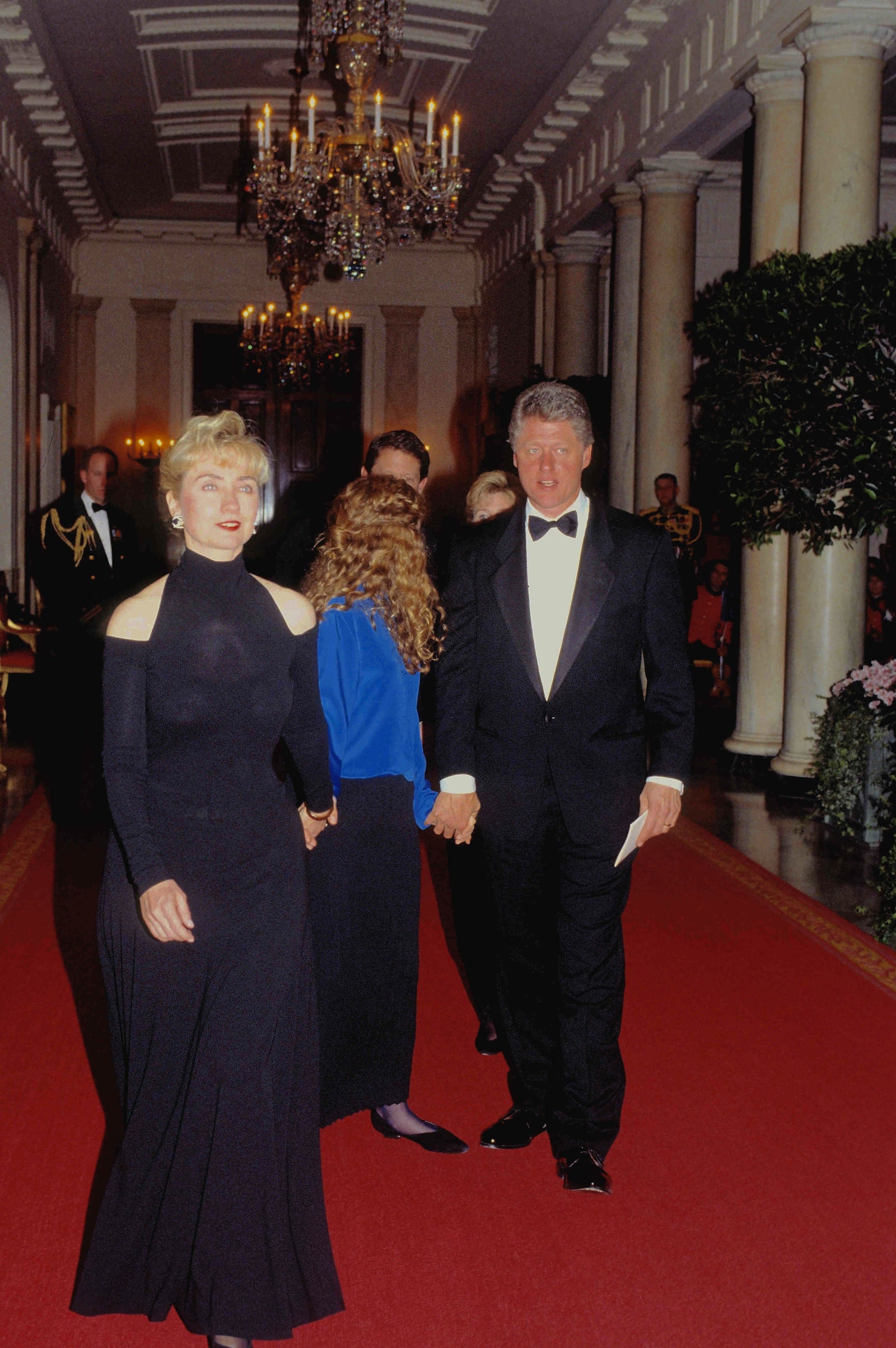 Hilary Clinton con il Cold Shoulder Dress di Donna Karan