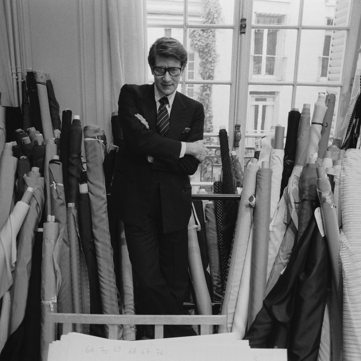 Yves Saint Laurent: da bambino che creava bambole di carta a couturier che ha rivoluzionato il guardaroba femminile