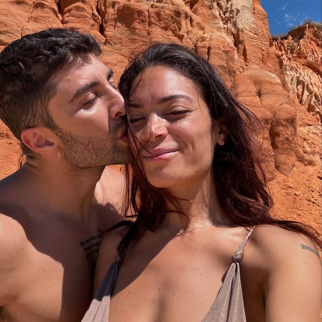 Elodie e Iannone, baci e scatti rubati per celebrare l'estate insieme e un amore “raro”