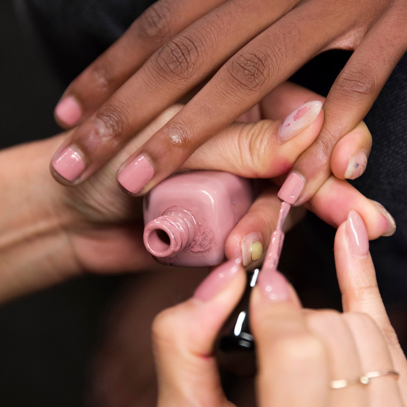 Manicure en rose, ovvero le unghie rosa eleganti che si abbinano a tutti i tuoi look per avere mani sempre perfette