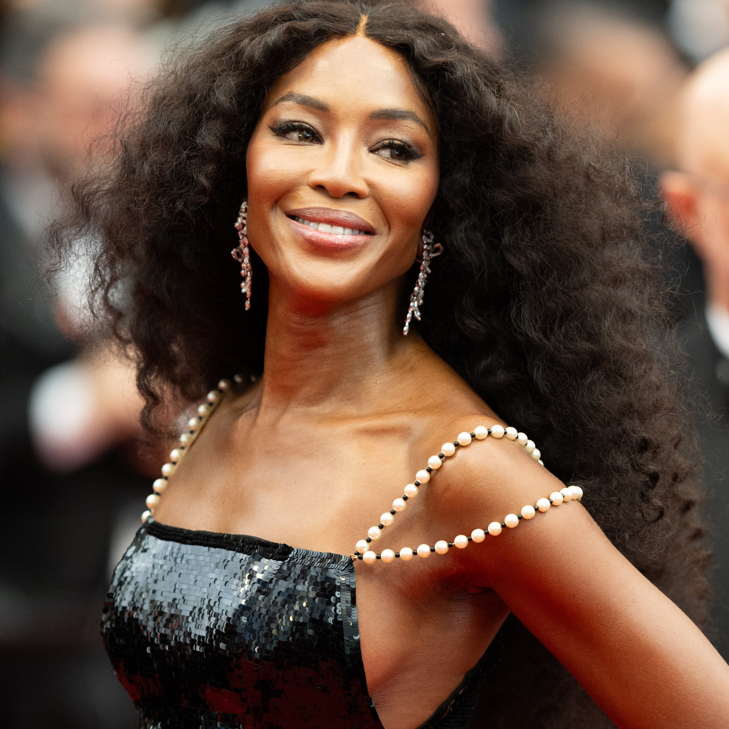 Il caschetto senza riga di Naomi Campbell, scomposto e chic, è il taglio più cool all'autunno