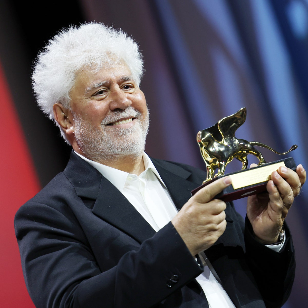 Festival di Venezia 2024, tutti i vincitori: trionfa Pedro Almodovar, a lui il Leone d'Oro