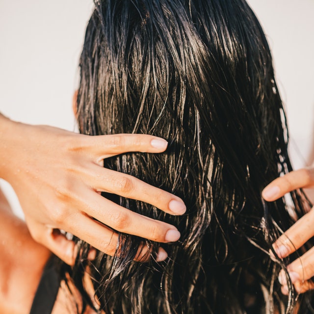 Ho provato il risciacquo dei capelli con il tè verde e non lo abbandonerò mai più