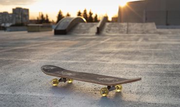 Pista de skate de concreto.