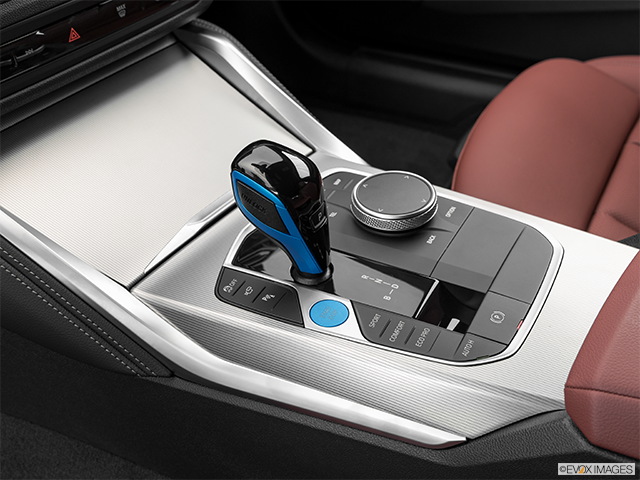 2025 BMW i4 | Gear shifter/center console