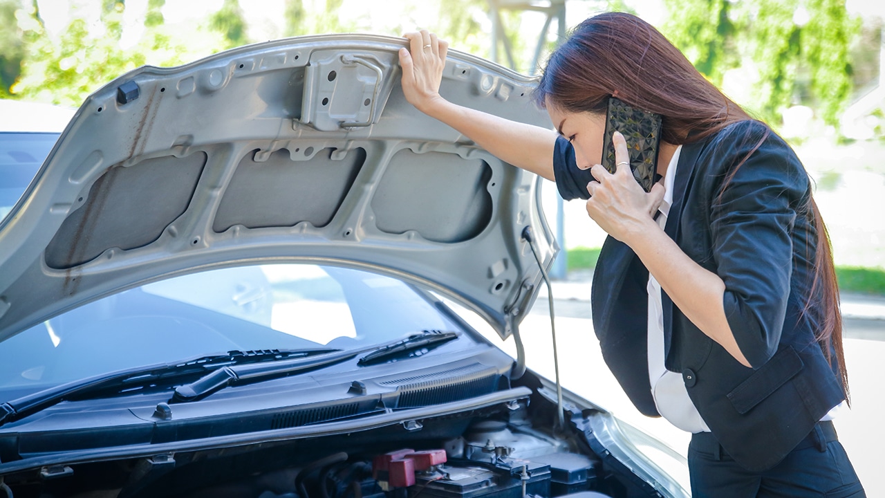 Office lady is calling to call a car mechanic.