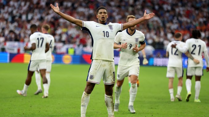 England's Jude Bellingham celebrates his equalizer against Slovakia