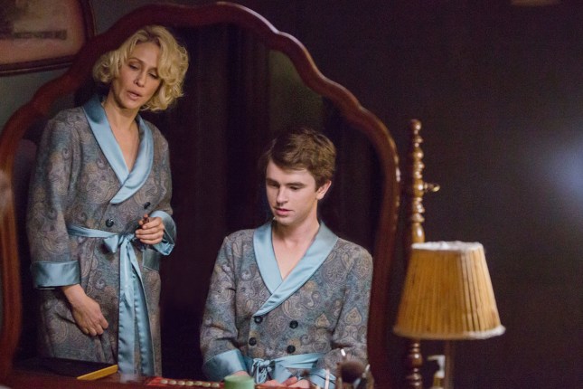 BATES MOTEL, l-r: Vera Farmiga, Freddie Highmore in 'A Danger To Himself And Others' (Season 4,