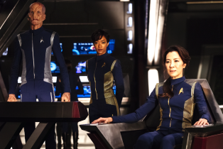 The 'Star Trek: Discovery' crew poses onboard their vessel.