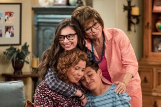 One day at a time cast