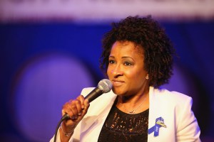 Wanda Sykes holding mic