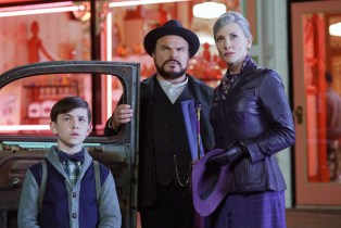 Owen Vaccaro, Jack Black, Cate Blanchett in 'The House with a Clock in Its Walls'