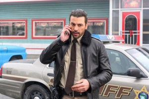 Riverdale -- "Chapter Fifty-Three: Jawbreaker" -- Image Number: RVD318a_0140.jpg -- Pictured: Skeet Ulrich as FP Jones