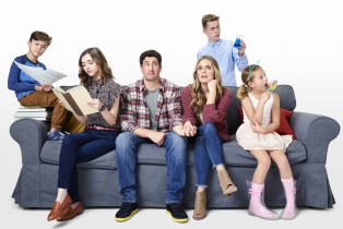 OUTMATCHED: L-R: Jack Stanton as Marc, Ashley Boettcher as Nicole, Jason Biggs as Mike, Maggie Lawson as Kay, Connor Kalopsis as Brian and Oakley Bull as Leila in Season 1 of OUTMATCHED premiering Thursday, January 23 (8:30-9:00pm PM ET/PT) on FOX. ©2019 Fox Media LLC. CR: Robert Trachtenberg/FOX.